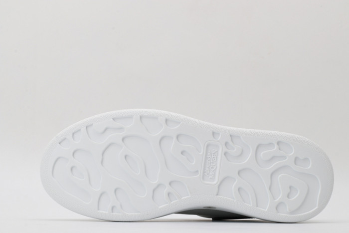 alex mcqu sneakers