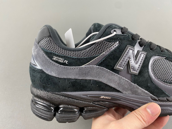 new Ba1an*e 2002r black dark grey m2002rbl