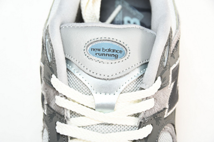 new Ba1an*e 2002r atmos grey rat m2002rat